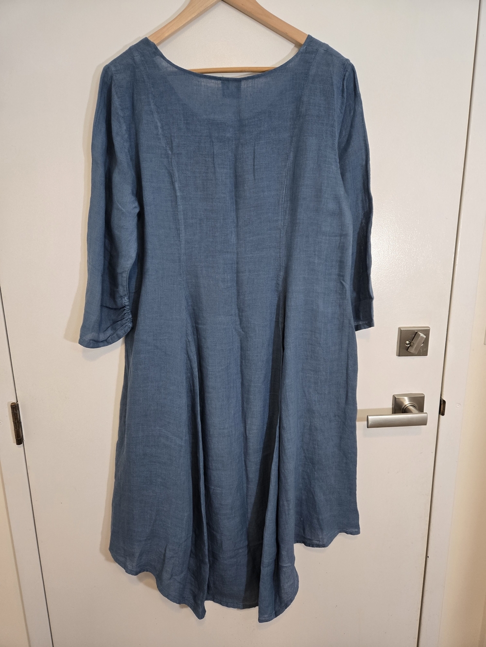 Light Blue High-Low Linen Dress with 3/4 Sleeves - Picture 5 of 9